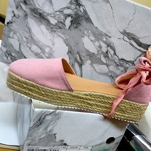 BRAND NEW light pink sandals with small heel